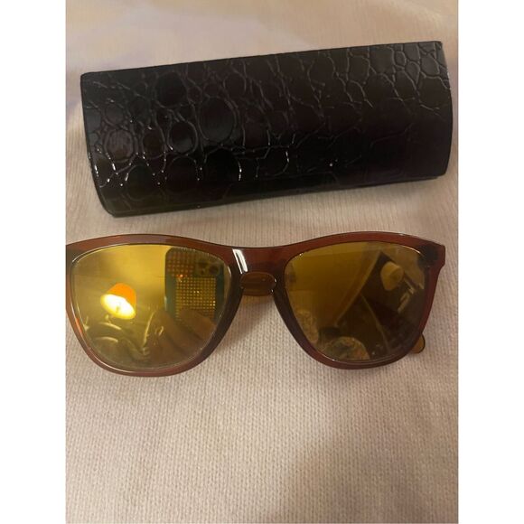 Oakley Other - Oakley Bronze Frogskins Sunglasses Unisex